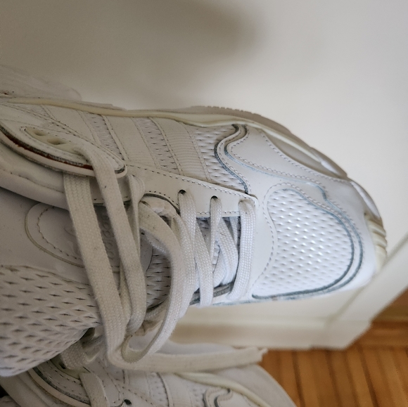 Adidas Magmur Runner Dad Sneakers - Picture 2 of 7